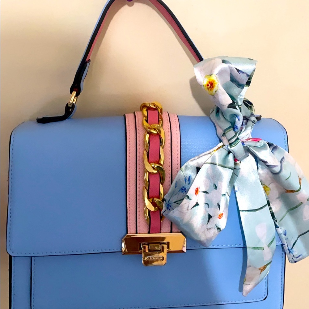 Yes I have 2 of the same purses